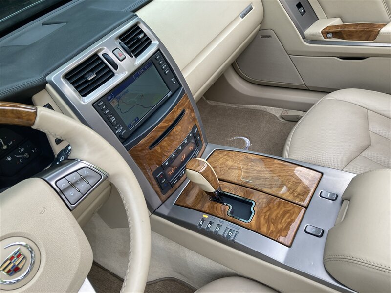 Used 2009 Cadillac XLR RWD image 23