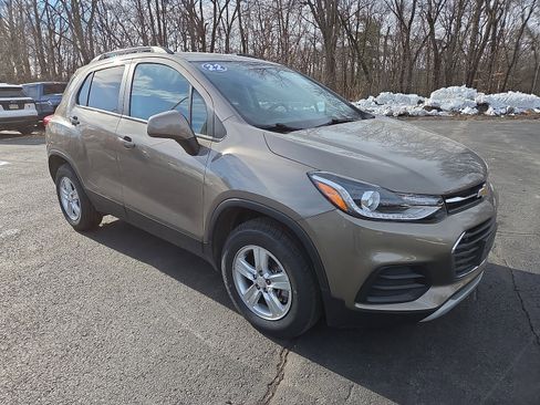 Used 2022 Chevrolet Trax LT w/ LT Convenience Package image 1