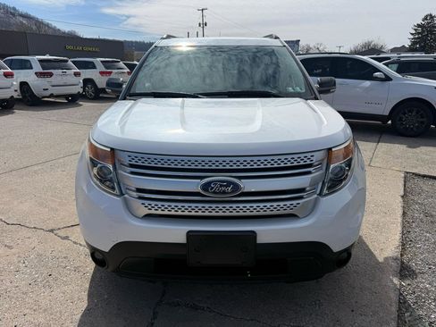 Used 2013 Ford Explorer XLT image 2