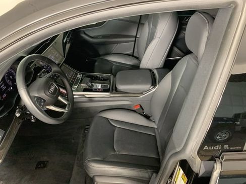 Used 2025 Audi Q8 Premium Plus AWD/4WD image 30