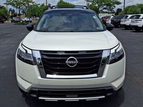 Used 2024 Nissan Pathfinder Platinum AWD/4WD image 2