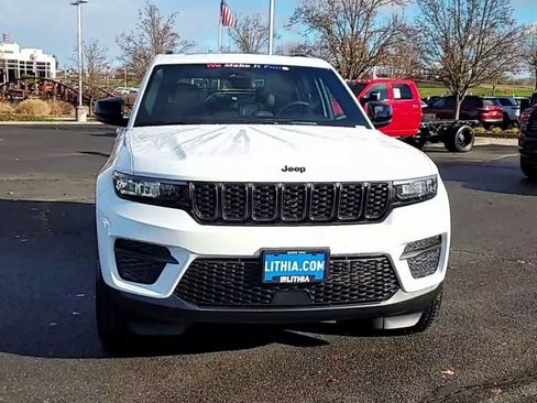 New 2025 Jeep Grand Cherokee Altitude image 3