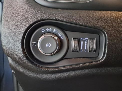 Used 2022 Jeep Renegade Latitude w/ Convenience Group image 19