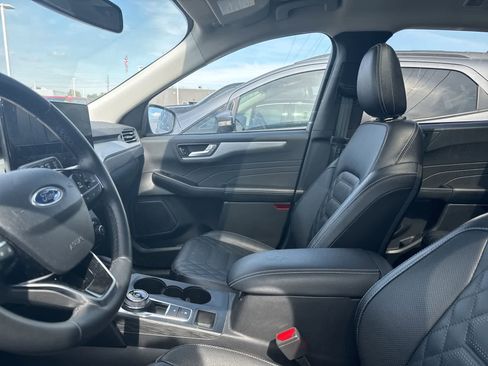 Used 2023 Ford Escape Platinum w/ Premium Technology Package AWD/4WD image 31