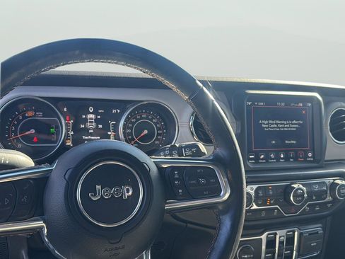 Used 2022 Jeep Wrangler Unlimited Sahara image 14