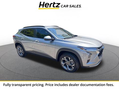 Used 2025 Chevrolet Trax LT FWD image 1