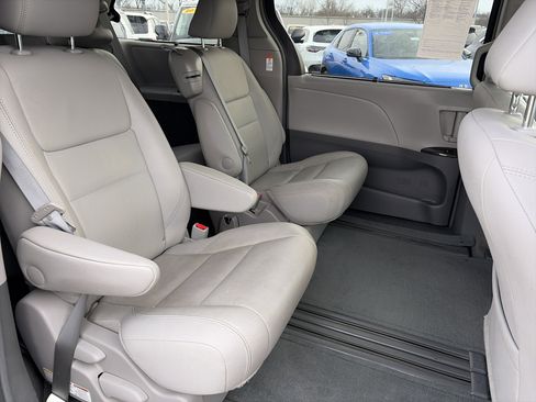 Used 2017 Toyota Sienna XLE w/ XLE Navigation Package image 16
