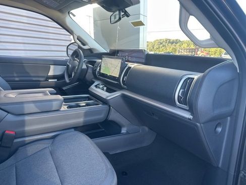 New 2025 Ford Expedition Active image 35