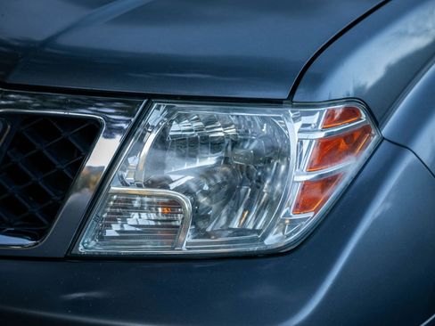 Used 2017 Nissan Frontier SV w/ SV Value Truck Package image 7