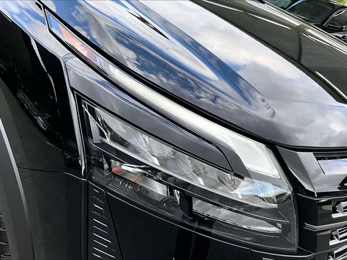 New 2026 Nissan Pathfinder SV image 13