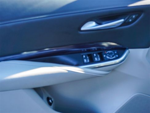 Used 2023 Cadillac XT4 Luxury w/ Cold Weather Package image 18