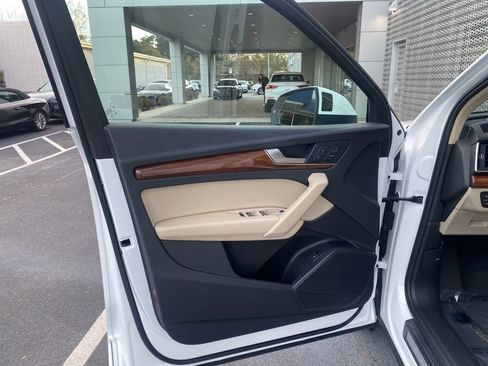 Used 2023 Audi Q5 2.0T Premium w/ Convenience Package image 8