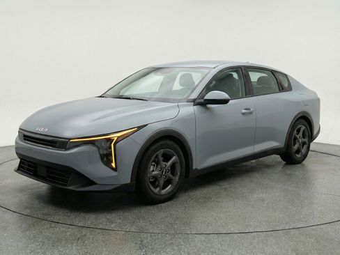 Used 2025 Kia K4 FWD image 3