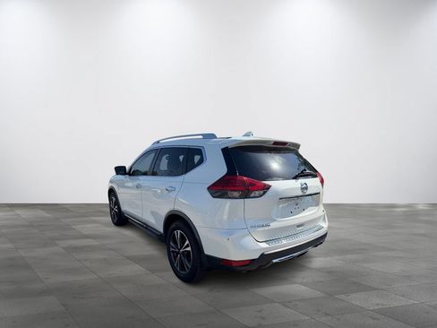 Used 2017 Nissan Rogue SL w/ SL Premium Package FWD image 4
