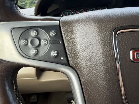 Used 2019 GMC Yukon XL SLT w/ Open Road Package AWD/4WD image 32