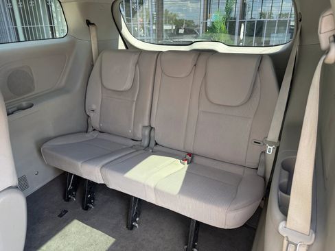 Used 2020 Kia Sedona LX image 16