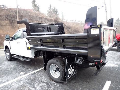 New 2025 Ford F350 XL w/ XL Chrome Package image 3