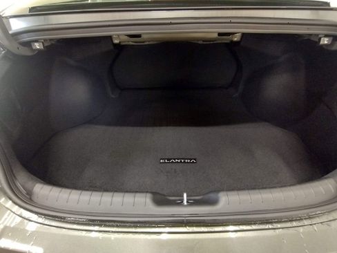New 2026 Hyundai Elantra Hybrid FWD image 16