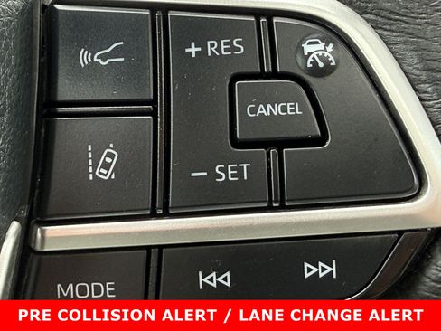 Used 2022 Toyota Sienna XLE w/ XLE Plus Package FWD image 24