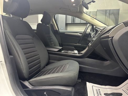 Used 2017 Ford Fusion SE FWD image 20