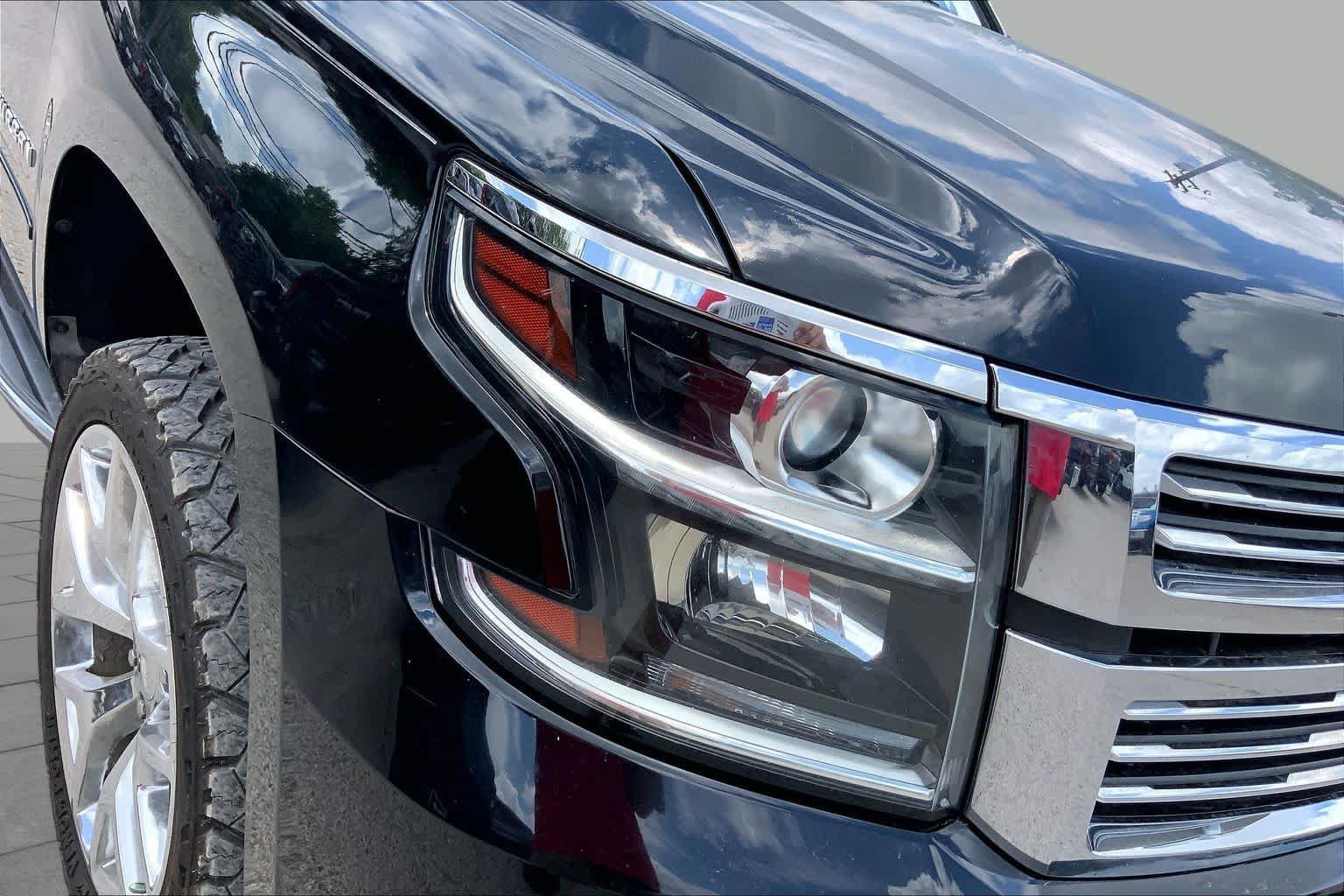 Used 2018 Chevrolet Suburban Premier RWD image 27