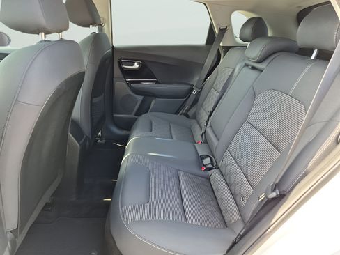 Used 2020 Kia Niro LXS FWD image 35