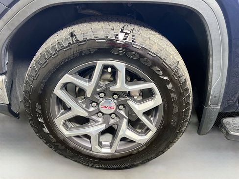 Used 2023 GMC Sierra 1500 SLT w/ SLT Premium Package image 13