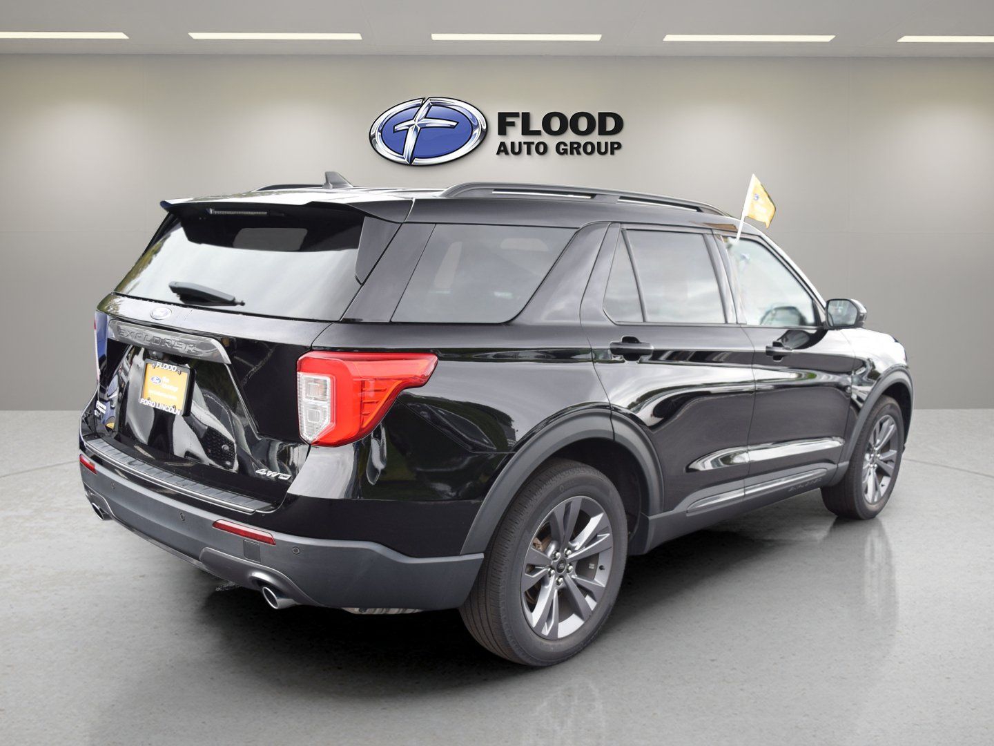 Used 2022 Ford Explorer XLT w/ Equipment Group 202A AWD/4WD image 4