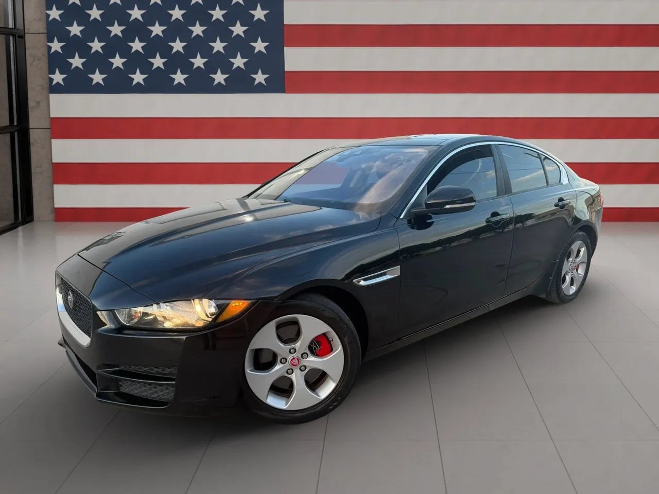 Used 2017 Jaguar XE RWD image 4