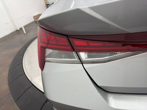 Used 2021 Hyundai Elantra SEL w/ Convenience + Premium Package FWD image 12