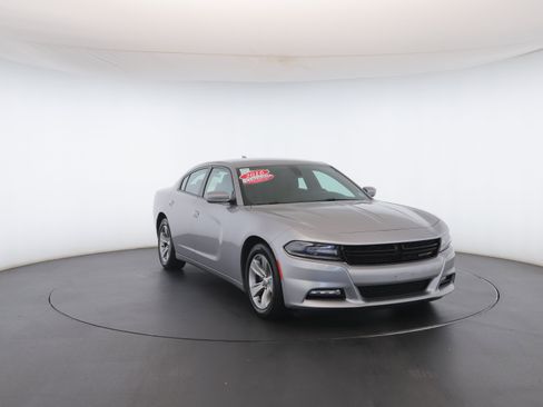 Used 2016 Dodge Charger SXT image 34