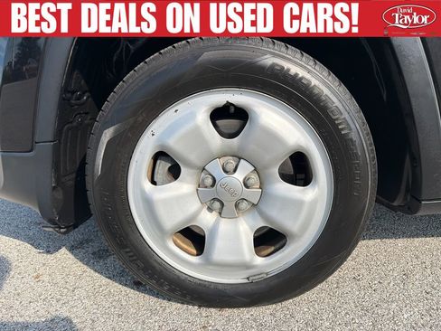 Used 2014 Jeep Cherokee Sport w/ Cold Weather Group AWD/4WD image 23