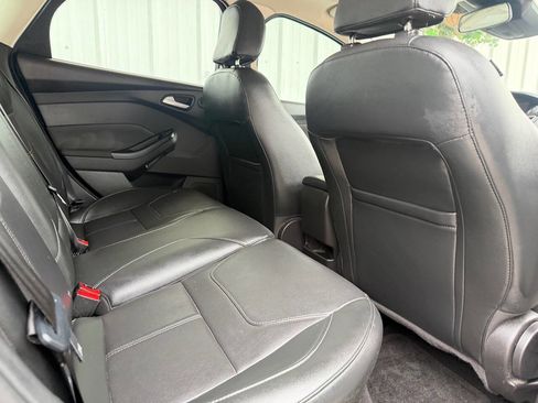 Used 2017 Ford Focus Titanium w/ Titanium Technology Package FWD image 20