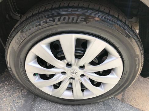 Used 2013 Toyota Corolla LE FWD image 11