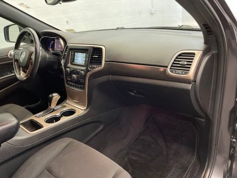 Used 2017 Jeep Grand Cherokee Laredo w/ Quick Order Package 23E AWD/4WD image 24