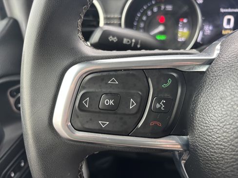 Used 2023 Jeep Wrangler Unlimited Sahara AWD/4WD image 17