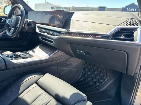 Used 2025 BMW X7 M60i AWD/4WD image 46