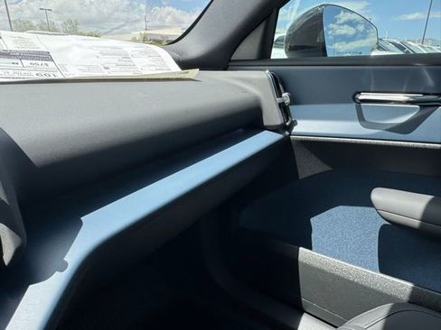 New 2025 Volvo EX30 Plus w/ Protection Package Premier image 24