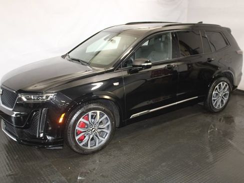 Used 2024 Cadillac XT6 Sport w/ Technology Package AWD/4WD image 2