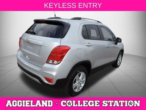 Used 2022 Chevrolet Trax LT w/ LT Convenience Package image 4
