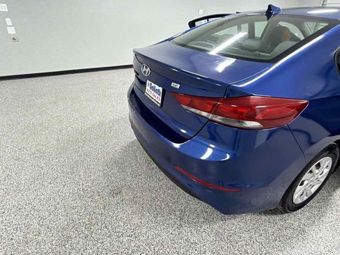 Used 2017 Hyundai Elantra SE image 23