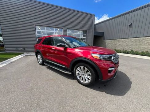 Used 2023 Ford Explorer Limited w/ Equipment Group 301A AWD/4WD image 3