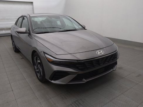 Used 2025 Hyundai Elantra SEL FWD image 13