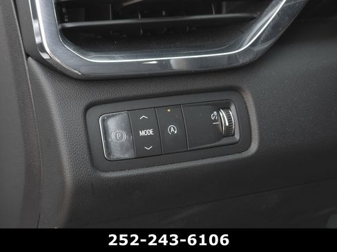 Used 2025 GMC Acadia Elevation image 25