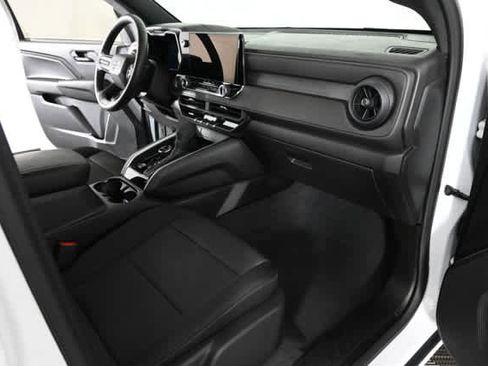 Used 2023 Chevrolet Colorado Trail Boss w/ Technology Package image 9