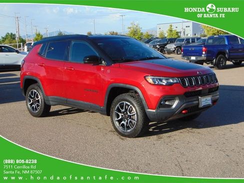 Used 2025 Jeep Compass Trailhawk AWD/4WD image 1