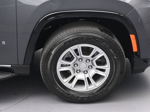 Used 2024 Jeep Wagoneer 2WD image 12