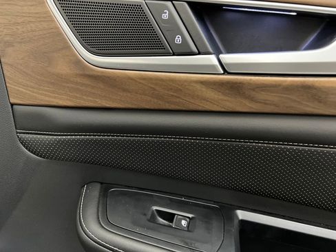 Used 2024 Volkswagen Atlas SE image 29