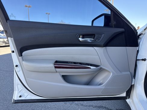 Used 2016 Acura TLX w/ Technology Package image 9