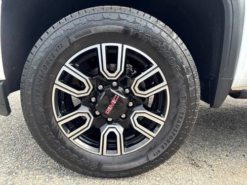 Used 2021 GMC Sierra 2500 AT4 w/ AT4 Premium Plus Package AWD/4WD image 11